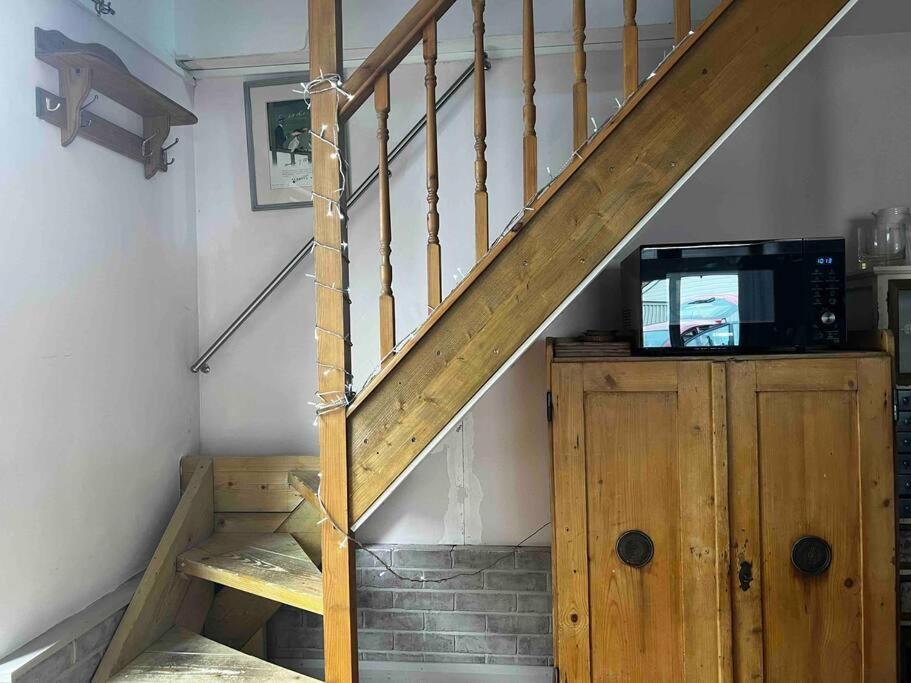 Quirky 1 Bedroom Barn On The River In Ерандел Екстер'єр фото